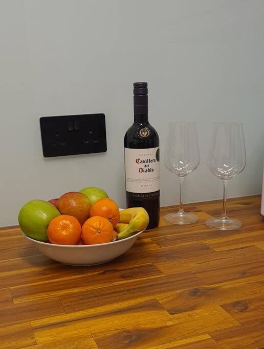 Lovely 2 Bedroom Flat With Free Parking New Southgate Bagian luar foto