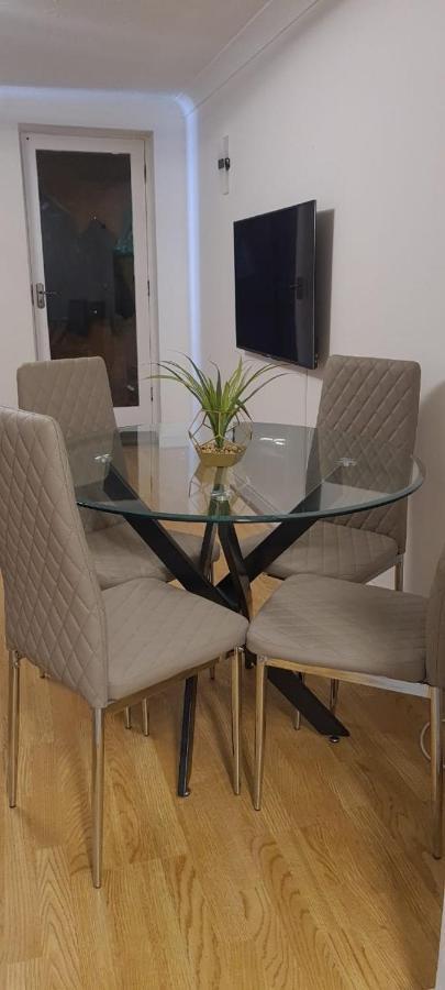 Lovely 2 Bedroom Flat With Free Parking New Southgate Bagian luar foto
