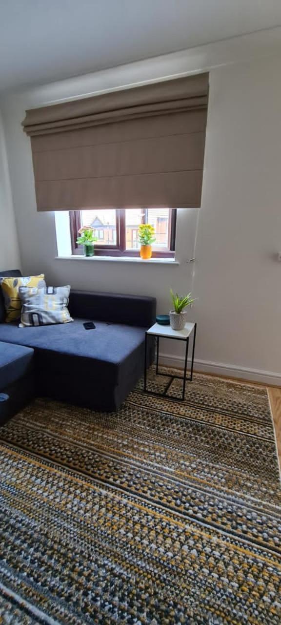 Lovely 2 Bedroom Flat With Free Parking New Southgate Bagian luar foto